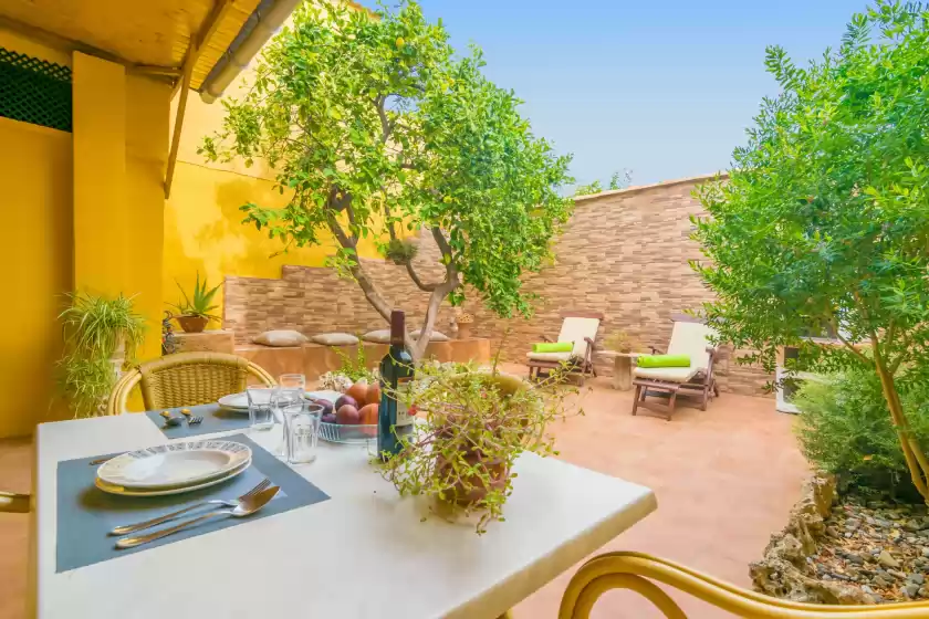 Holiday rentals in Sabatera