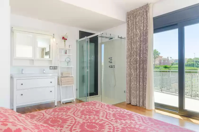 Holiday rentals in La primera, sa Torre