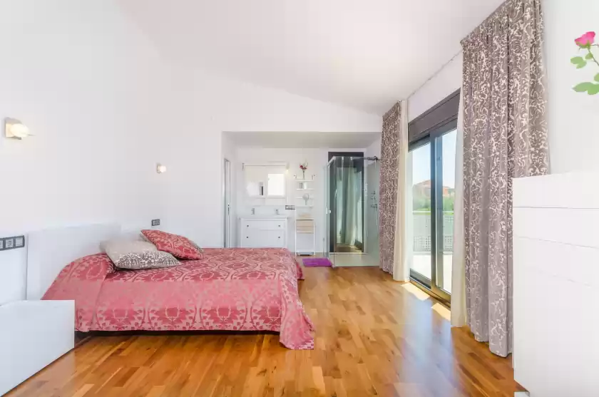 Holiday rentals in La primera, sa Torre