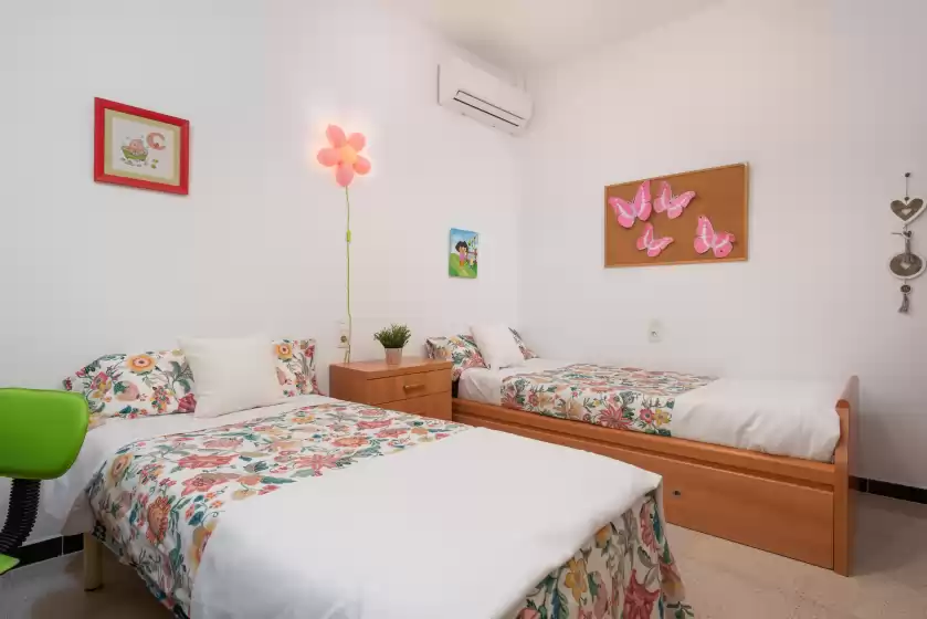 Holiday rentals in Ca ses nines, Ariany