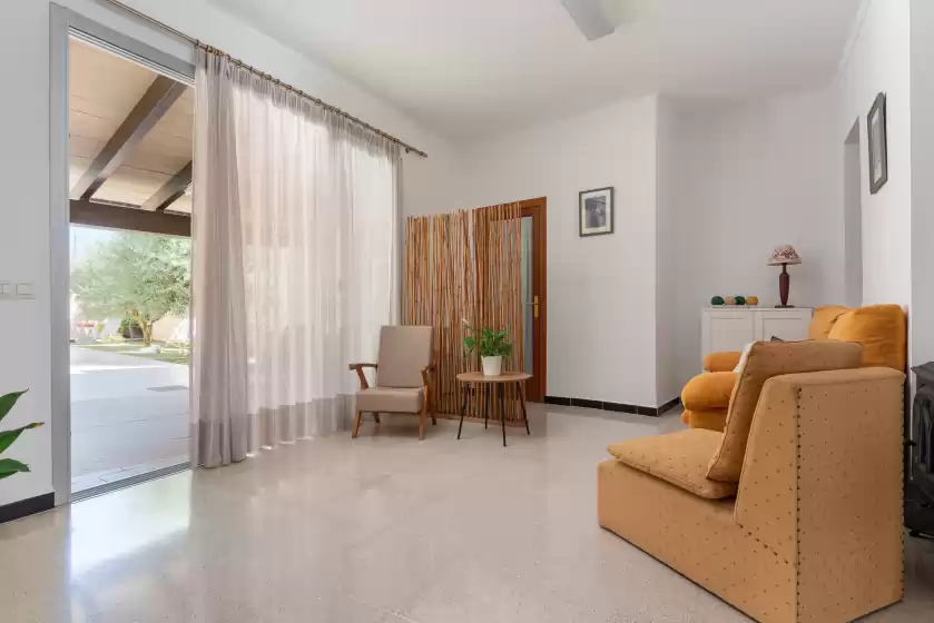 Holiday rentals in Ca ses nines, Ariany