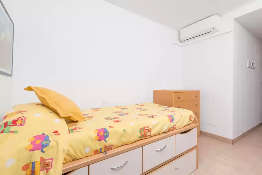 Holiday rentals in Camp de mar, Marina Manresa