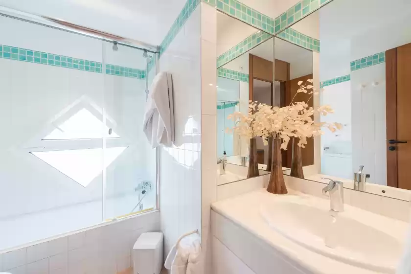 Holiday rentals in Camp de mar, Marina Manresa