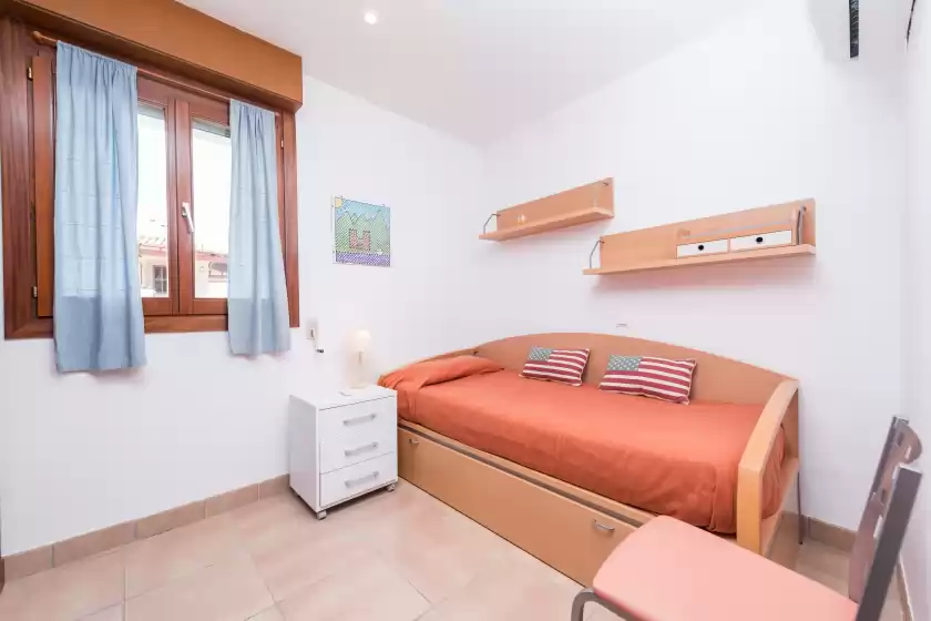 Holiday rentals in Camp de mar, Marina Manresa
