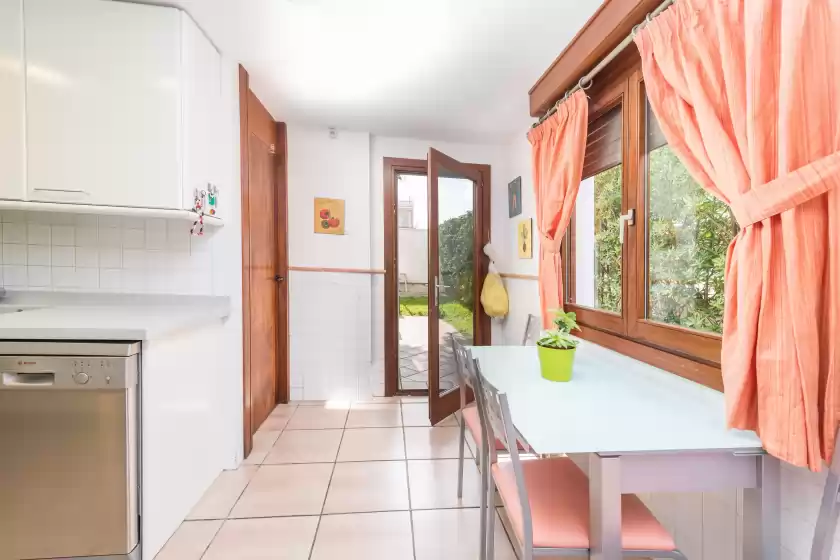 Holiday rentals in Camp de mar, Marina Manresa