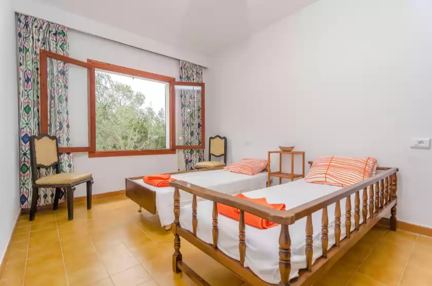 Holiday rentals in Es jaç, Cala Llombards