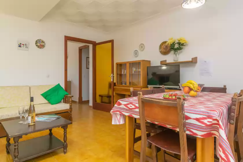 Holiday rentals in Es jaç, Cala Llombards