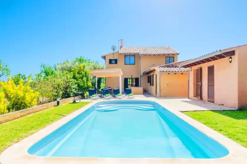 Holiday rentals in S'alqueria