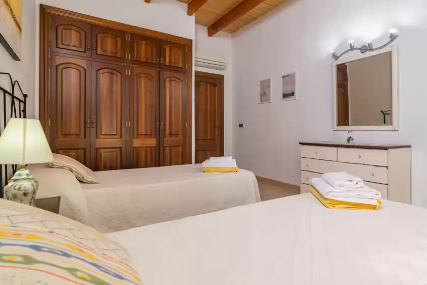 Holiday rentals in Can berguins, Búger