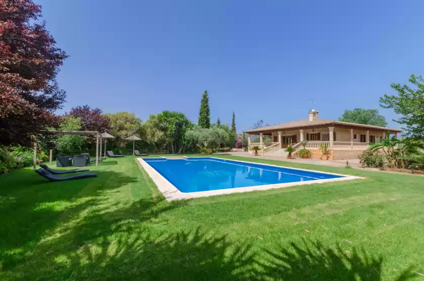 Holiday rentals in Can berguins, Búger