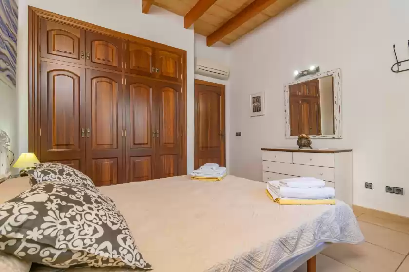 Holiday rentals in Can berguins, Búger