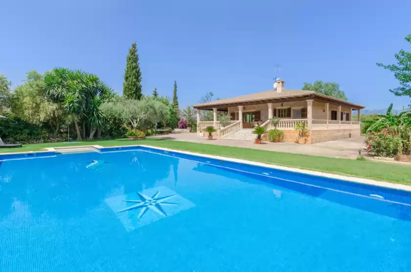 Holiday rentals in Can berguins, Búger