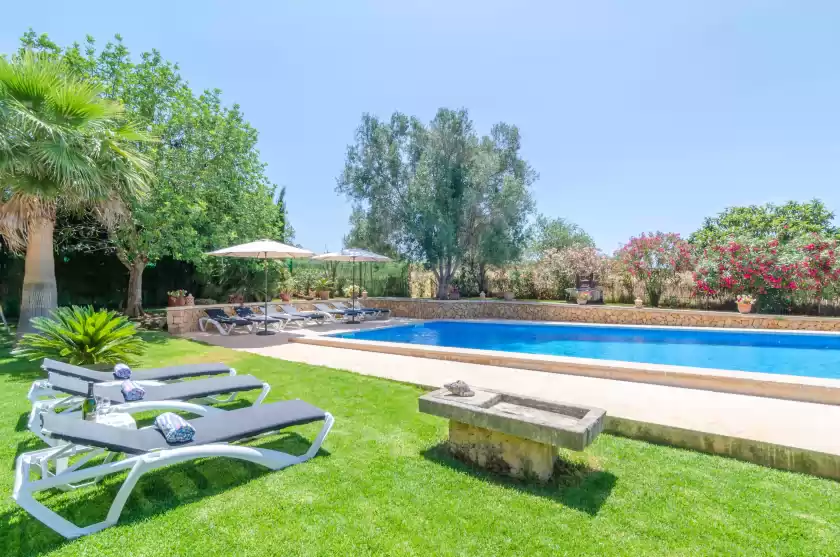 Holiday rentals in Finca es porrassar, Cas Concos