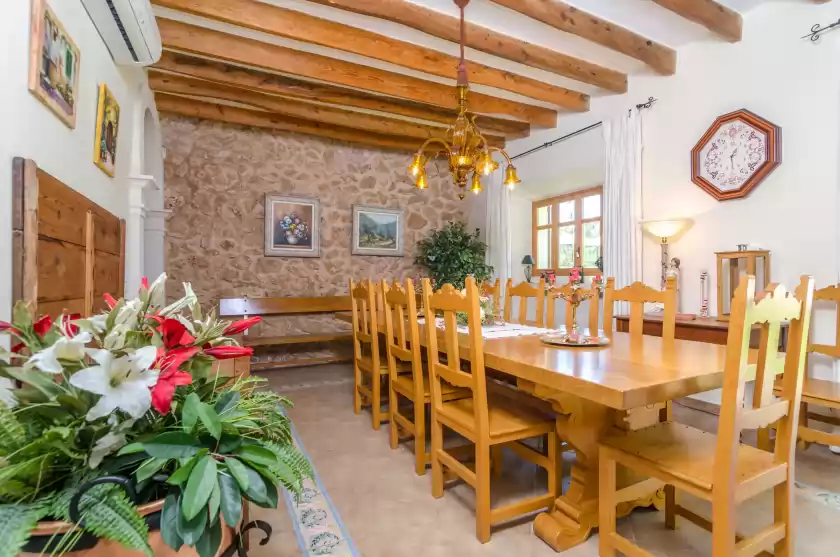 Holiday rentals in Finca es porrassar, Cas Concos