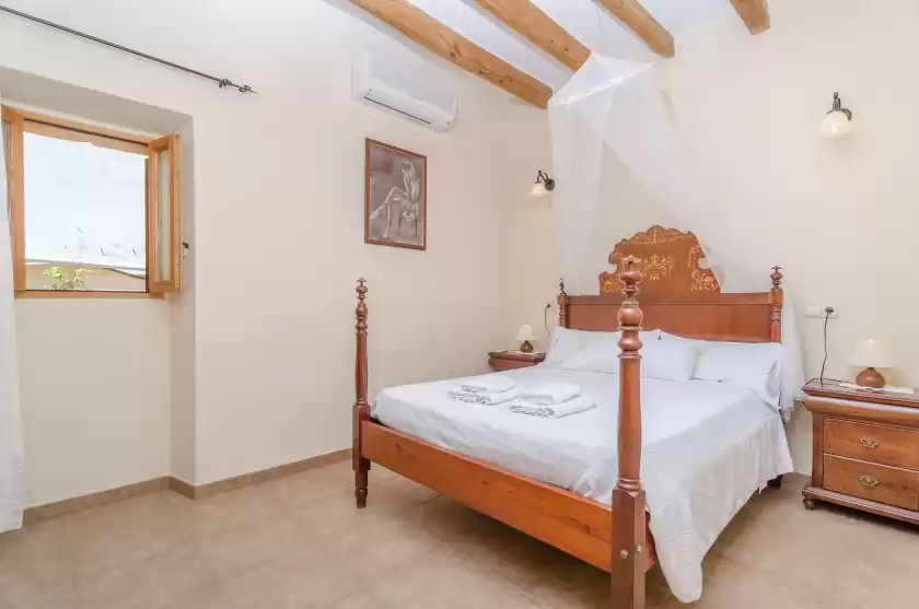 Holiday rentals in Finca es porrassar, Cas Concos