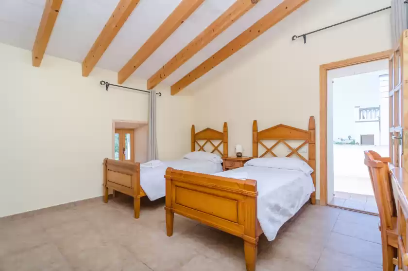 Holiday rentals in Finca es porrassar, Cas Concos
