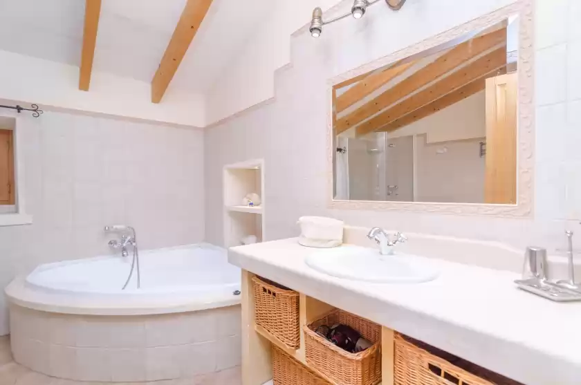 Holiday rentals in Finca es porrassar, Cas Concos