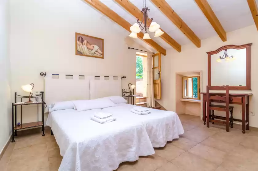 Holiday rentals in Finca es porrassar, Cas Concos