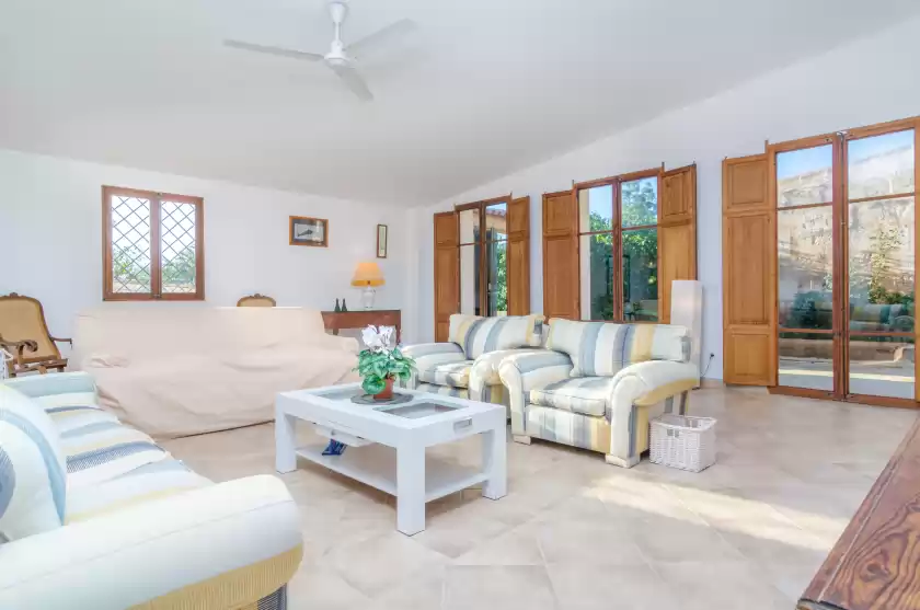 Holiday rentals in Ses barreres, Campos