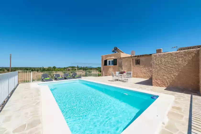 Holiday rentals in Ses barreres, Campos