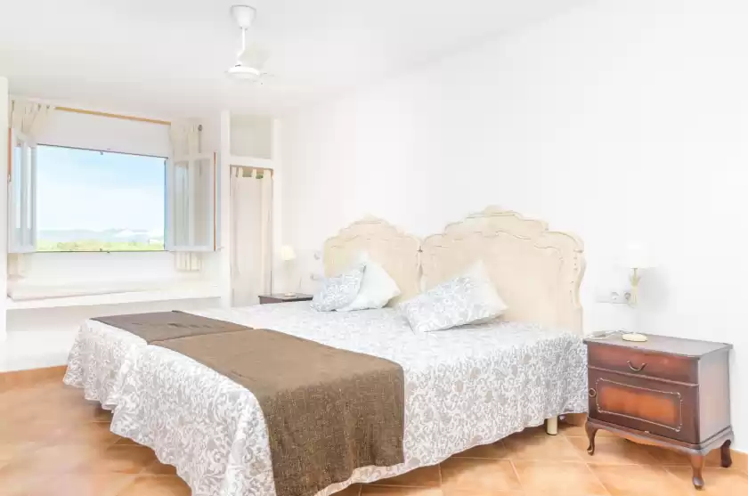 Holiday rentals in Ses barreres, Campos
