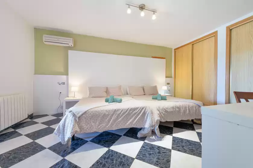 Holiday rentals in Casa campillos, Llucmajor