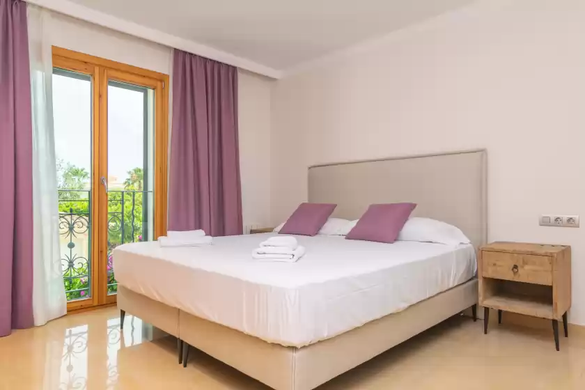 Alquiler vacacional en Villa luna suites, es Puigderrós