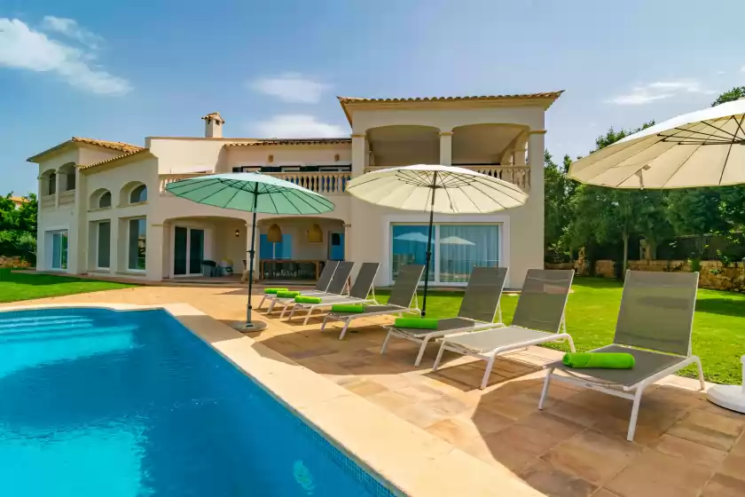 Alquiler vacacional en Villa luna suites, es Puigderrós