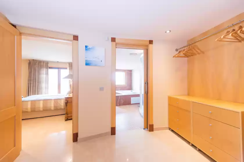 Alquiler vacacional en Villa luna suites, es Puigderrós
