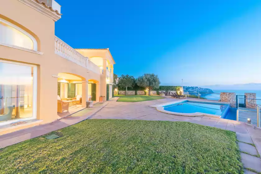 Alquiler vacacional en Villa luna suites, es Puigderrós