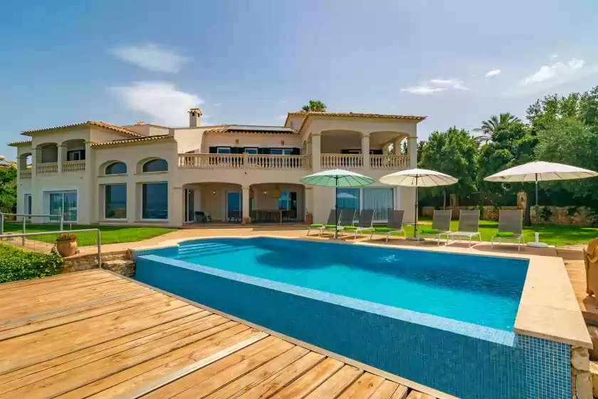 Alquiler vacacional en Villa luna suites, es Puigderrós