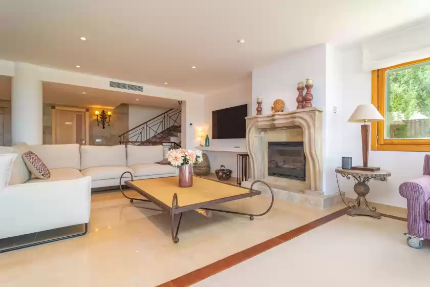 Alquiler vacacional en Villa luna suites, es Puigderrós