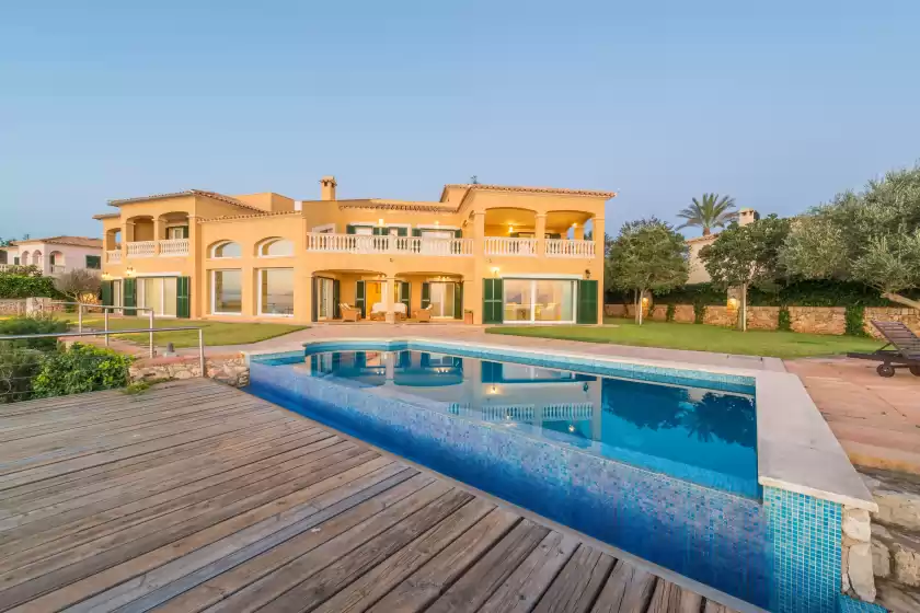 Alquiler vacacional en Villa luna suites, es Puigderrós