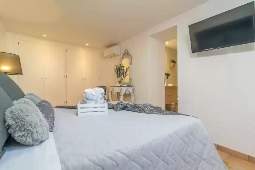 Holiday rentals in Refugi de les aguiles, Lloseta