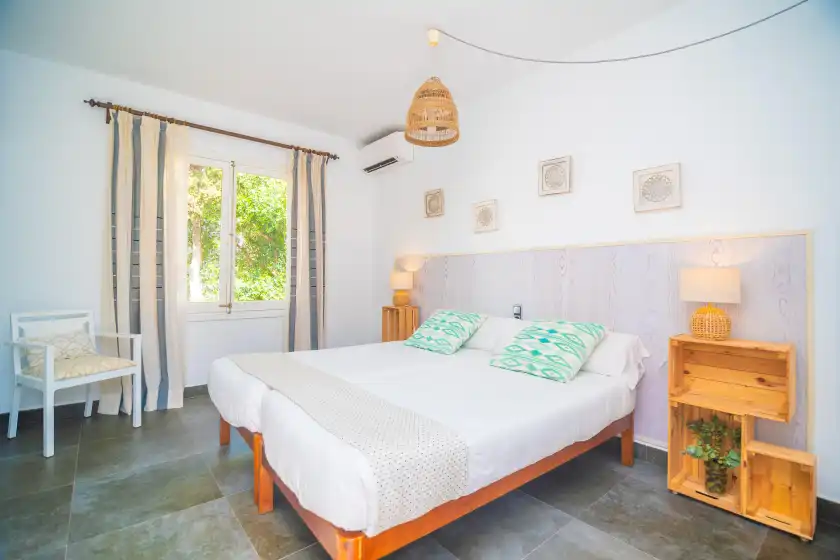 Holiday rentals in Ses penyes rotges, (antes sa penya trencada), Portopetro
