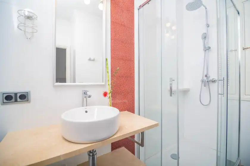 Holiday rentals in Ses penyes rotges, (antes sa penya trencada), Portopetro