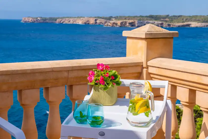Holiday rentals in Ses penyes rotges, (antes sa penya trencada), Portopetro