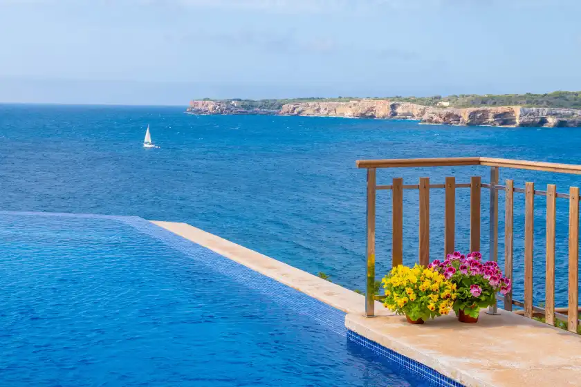 Holiday rentals in Ses penyes rotges, (antes sa penya trencada), Portopetro