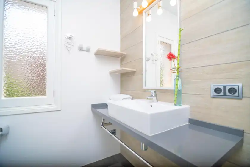 Holiday rentals in Ses penyes rotges, (antes sa penya trencada), Portopetro