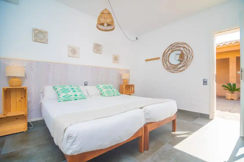Holiday rentals in Ses penyes rotges, (antes sa penya trencada), Portopetro