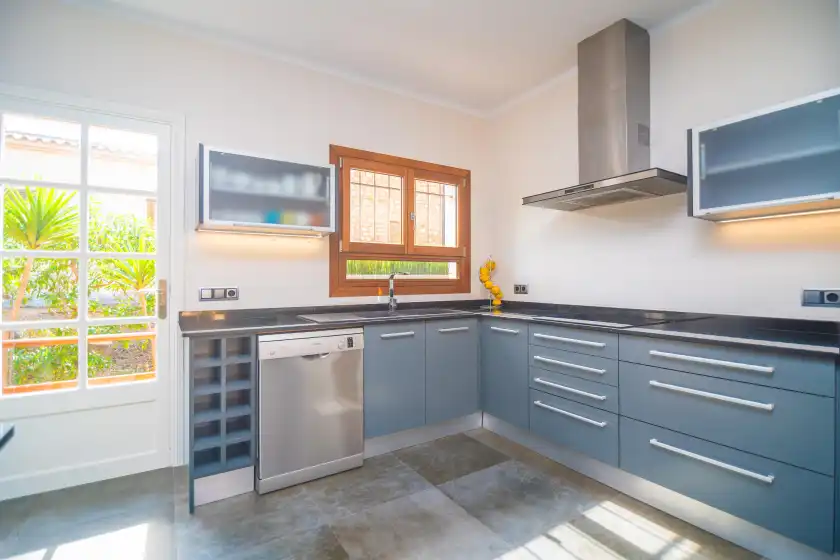 Holiday rentals in Ses penyes rotges, (antes sa penya trencada), Portopetro