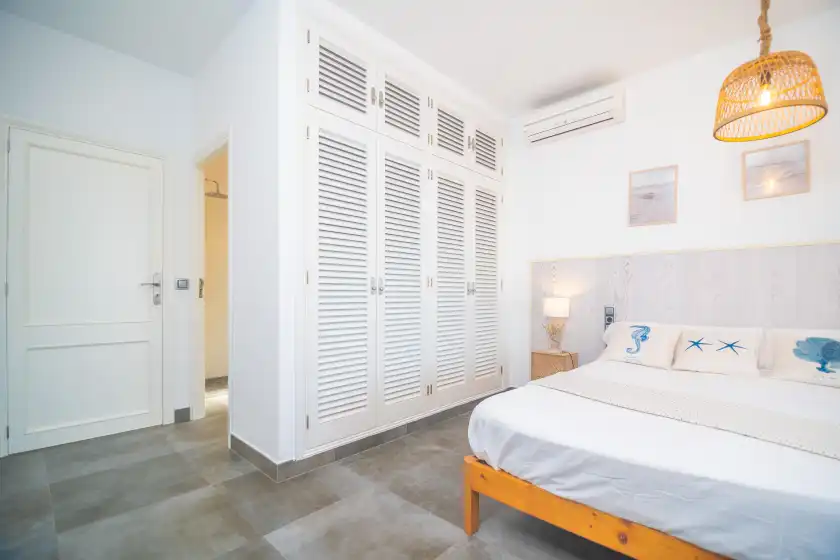 Holiday rentals in Ses penyes rotges, (antes sa penya trencada), Portopetro