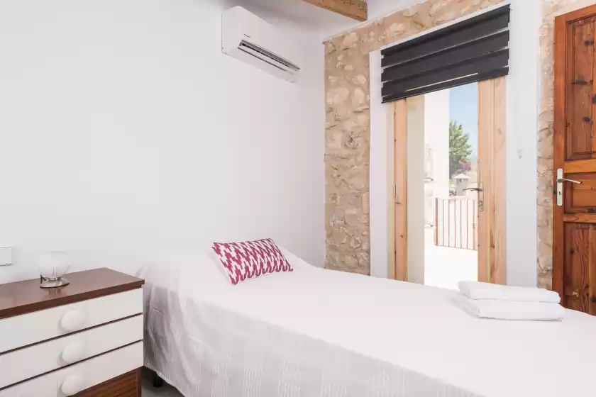 Holiday rentals in Can diana, Campanet