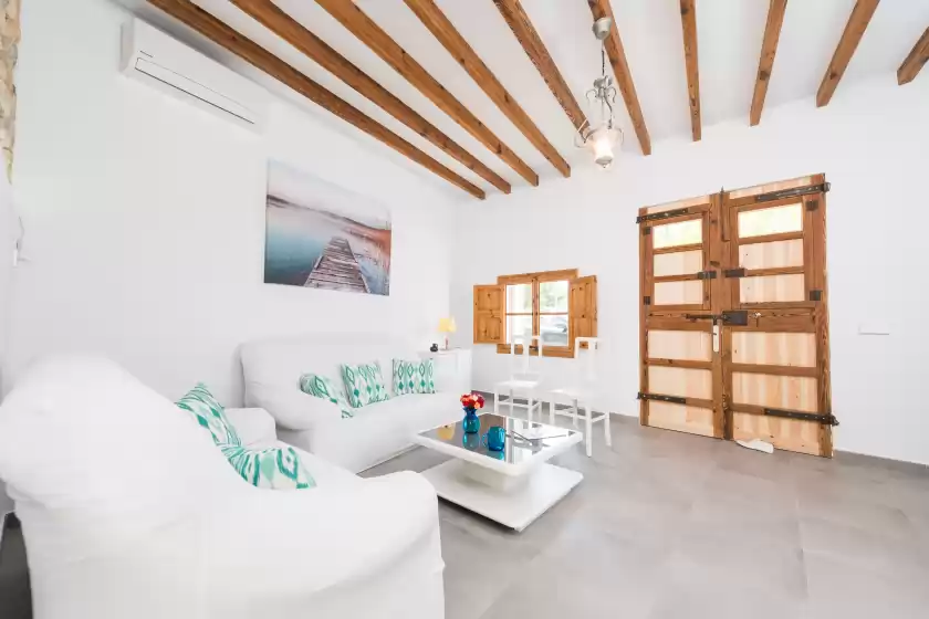 Holiday rentals in Can diana, Campanet