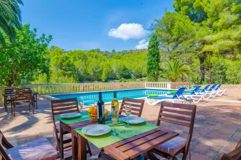 Holiday rentals in Can bolei