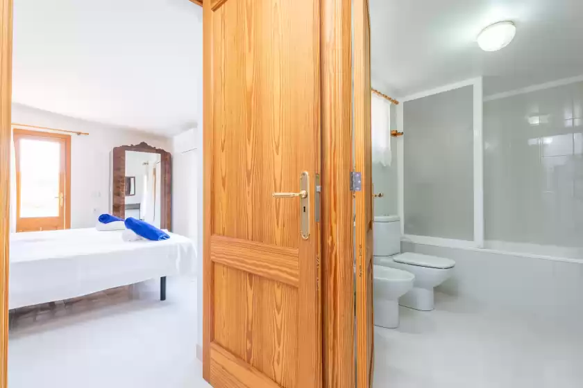 Holiday rentals in Can salvador, Moscari