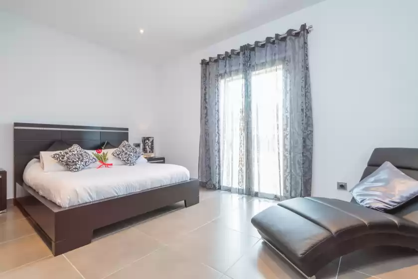 Holiday rentals in Casa holganza, Maria de la Salut