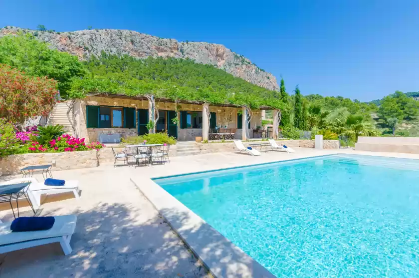 Holiday rentals in Cas garriguer, Andratx