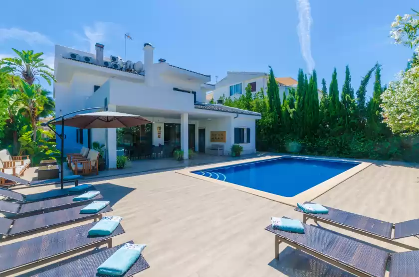 Holiday rentals in Villa diagonal, Can Picafort