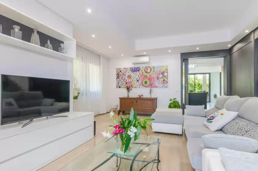 Holiday rentals in Villa diagonal, Can Picafort